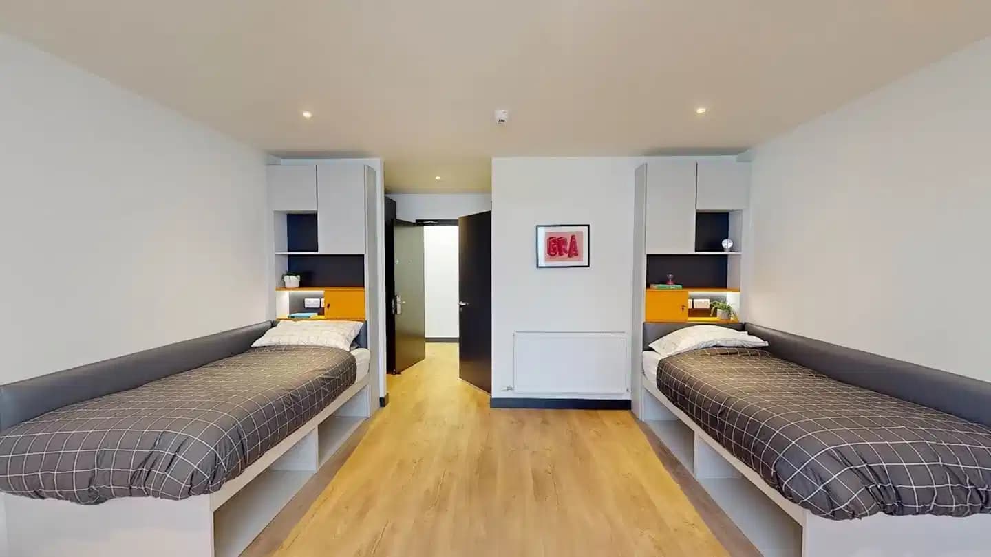 Twin Ensuite 7 Bedroom Apartment