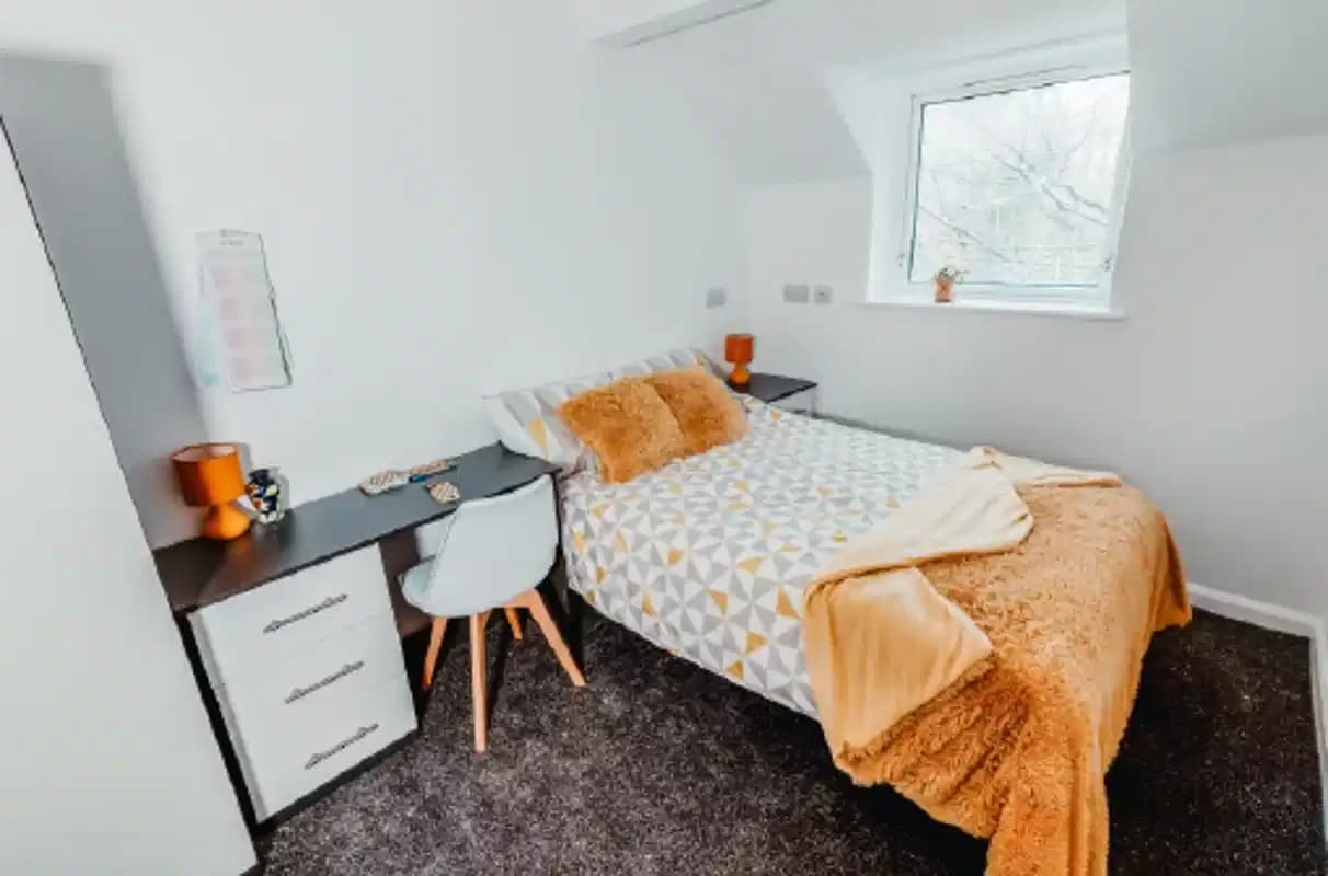 5 Bedrooms 1 Bathroom Townhouses