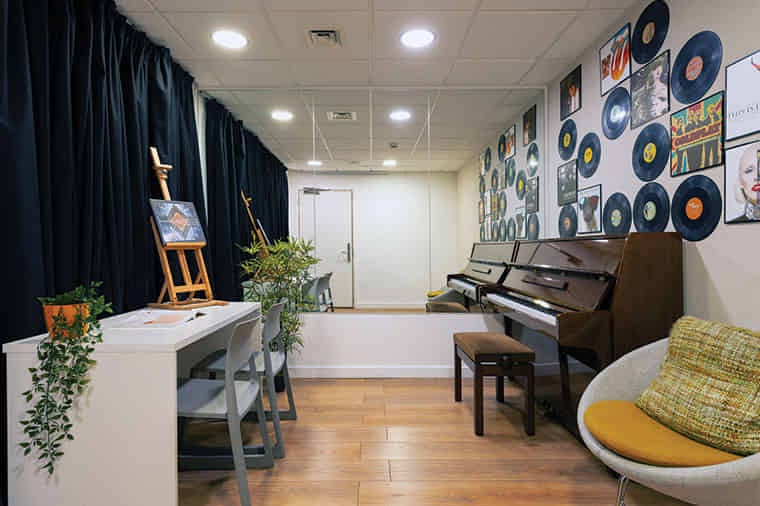 Londonist Drapery Place, London image 8