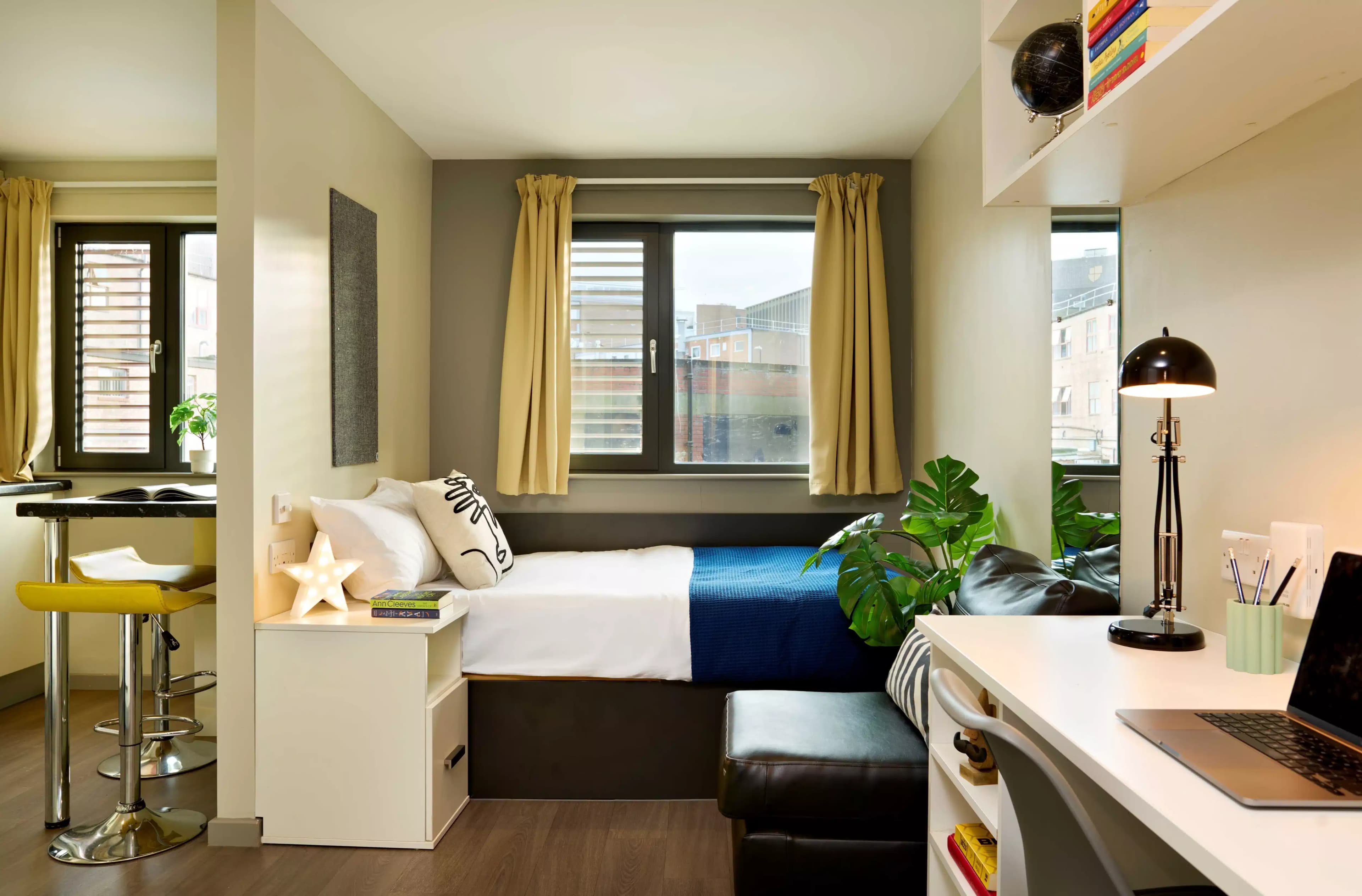 Silver Studio With Wet Room