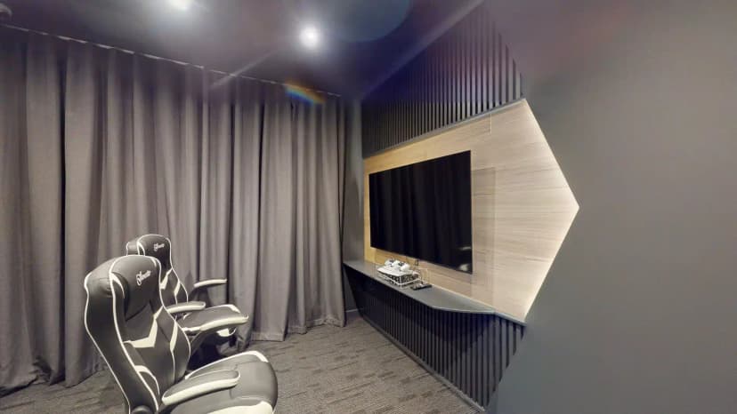 The Pavilion, Birmingham image 16