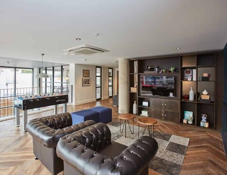 Mannequin House, London view 2