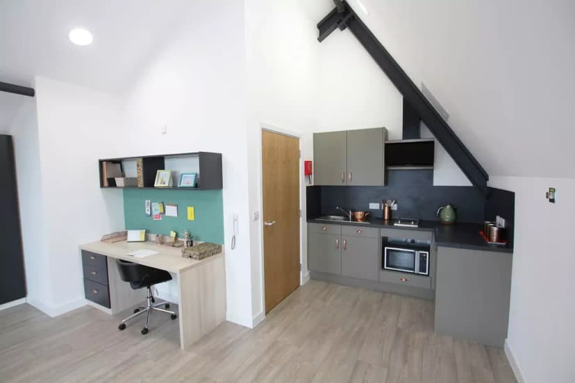 Mannequin House, London image 11