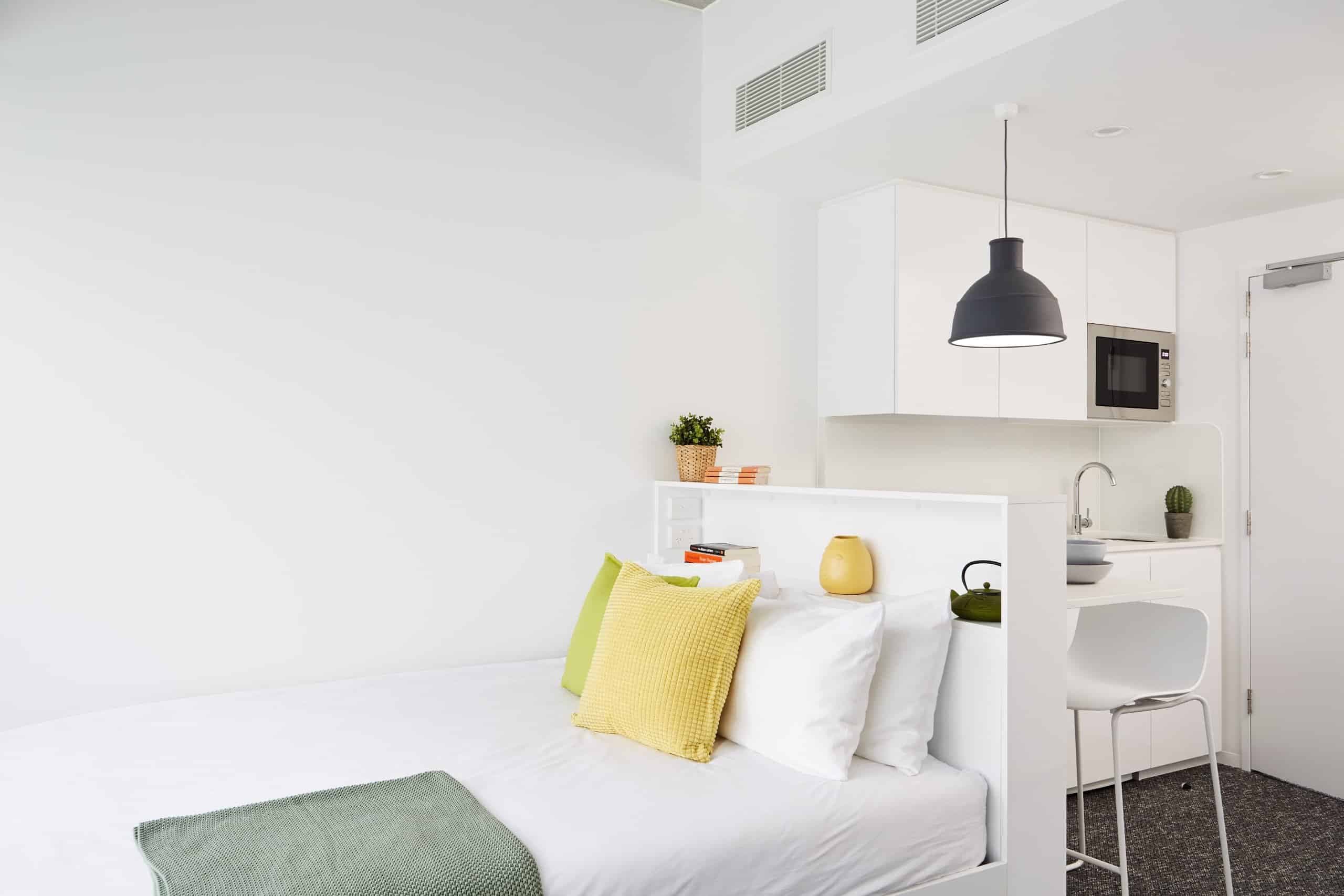 Signature Plus Studio, Queen Bed