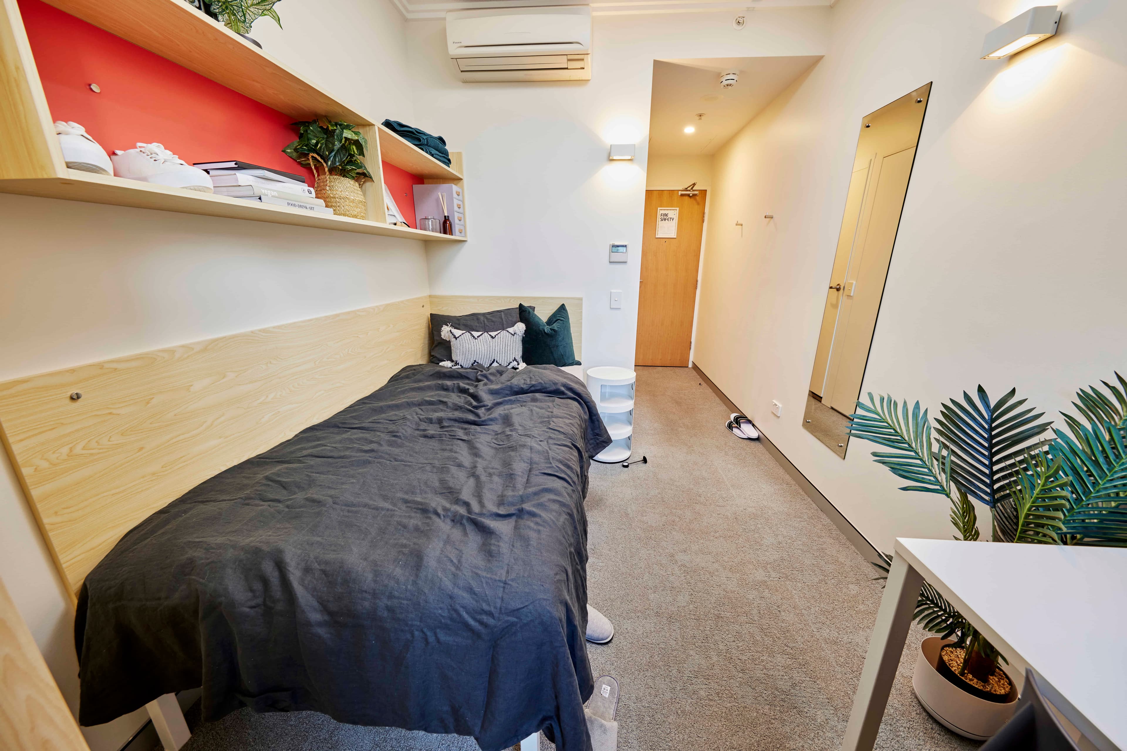 4 Bedroom Ensuite, King Single Bed