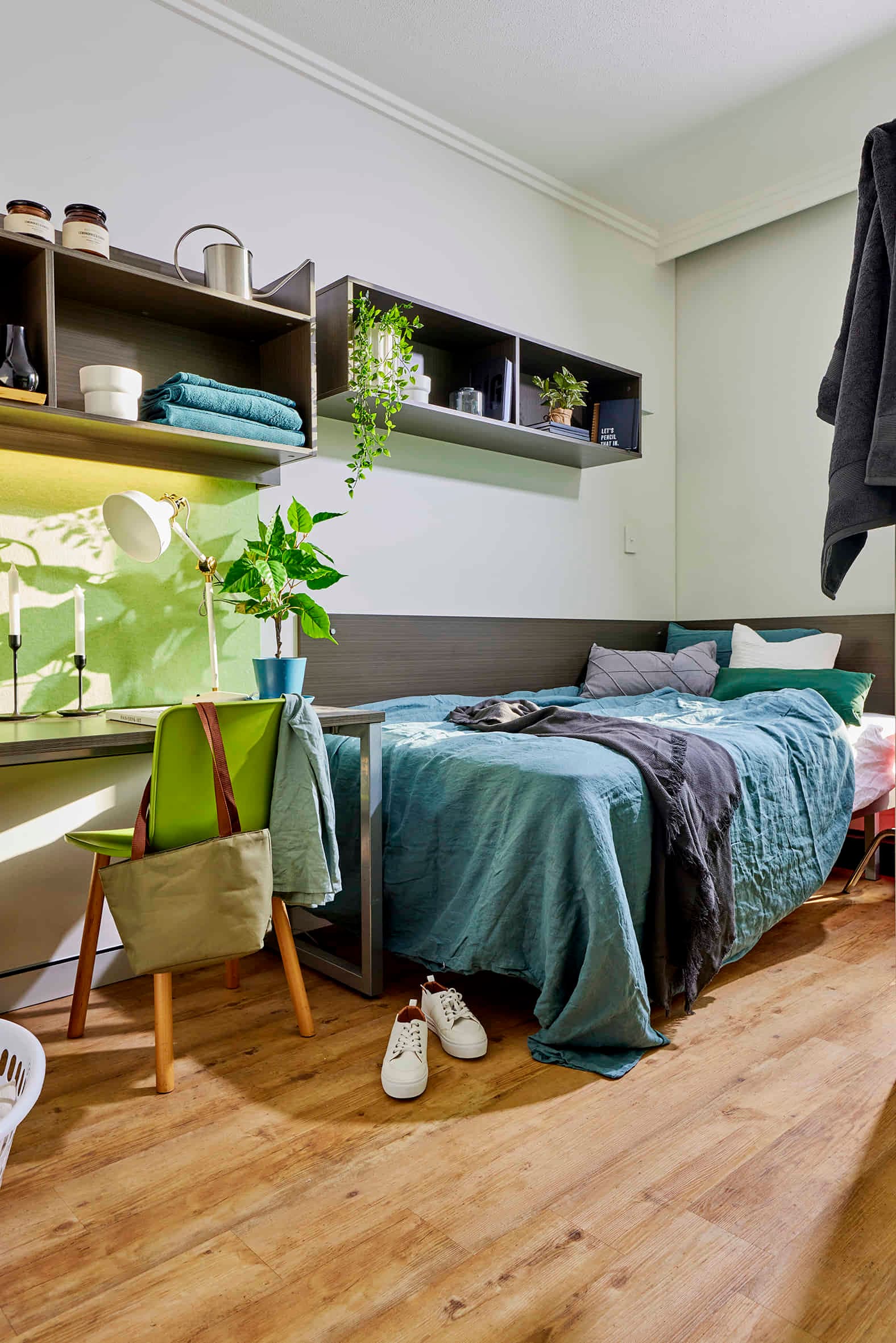 Twin, King Single Bed, 6 Bed Apartment