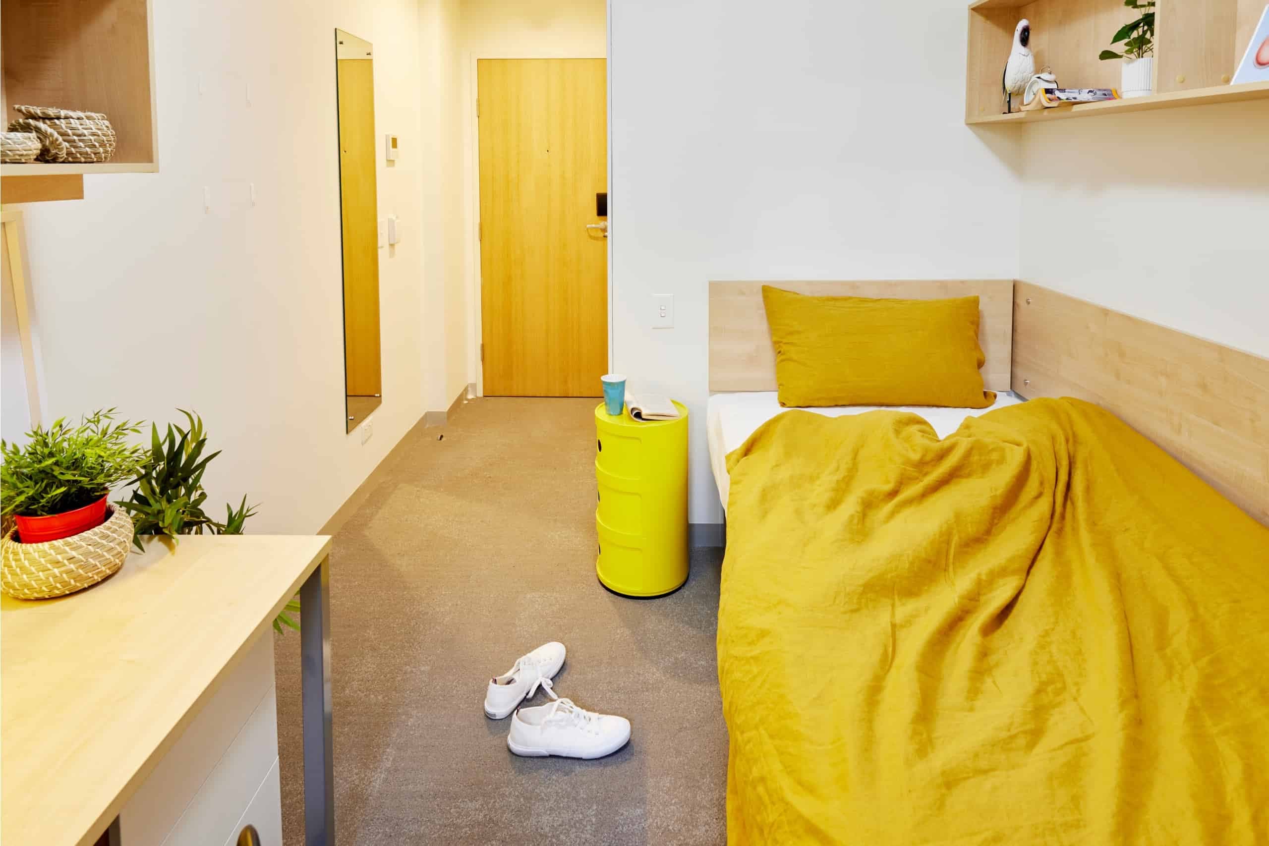 6 Bedroom Ensuite, King Single Bed