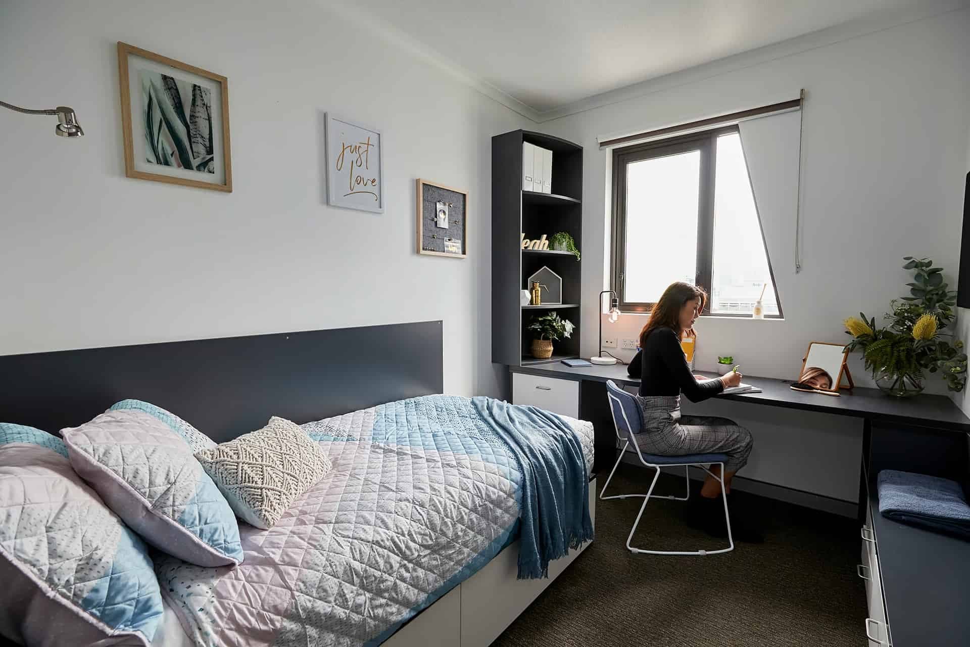 5 Bedroom Ensuite, King Single Bed