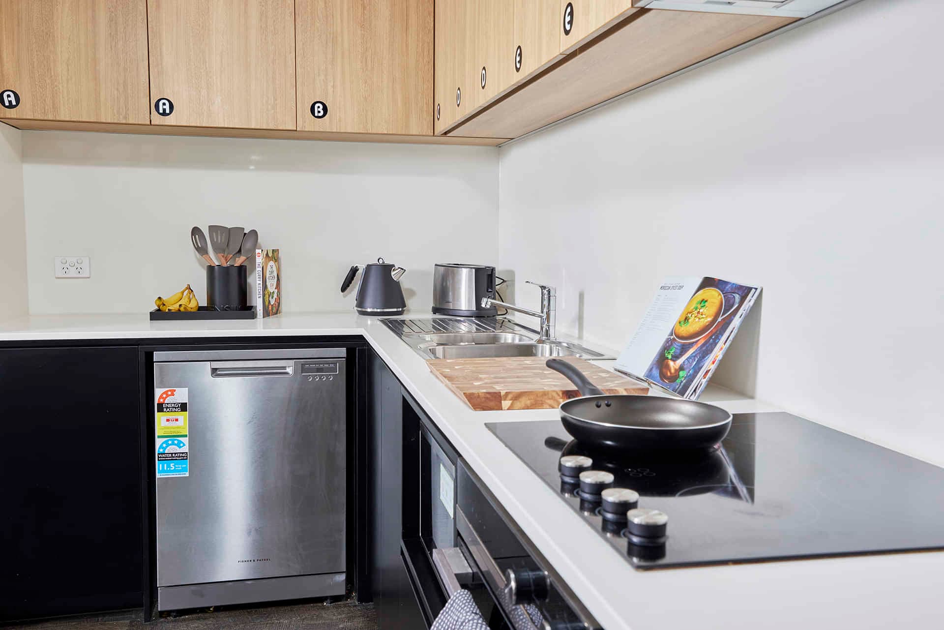 5 Bedroom Ensuite, King Single Bed