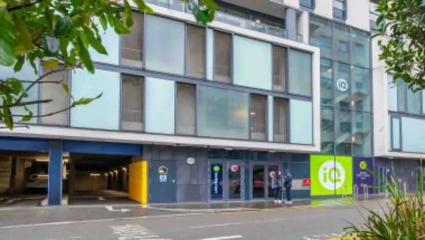 iQ Sterling Court, London image 10