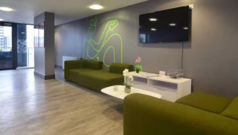 iQ Sterling Court, London view 3