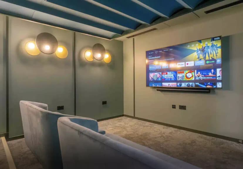 iQ City, London image 16