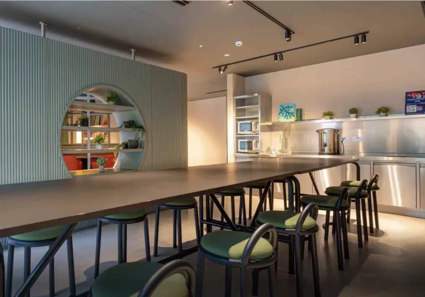 iQ City, London view 6