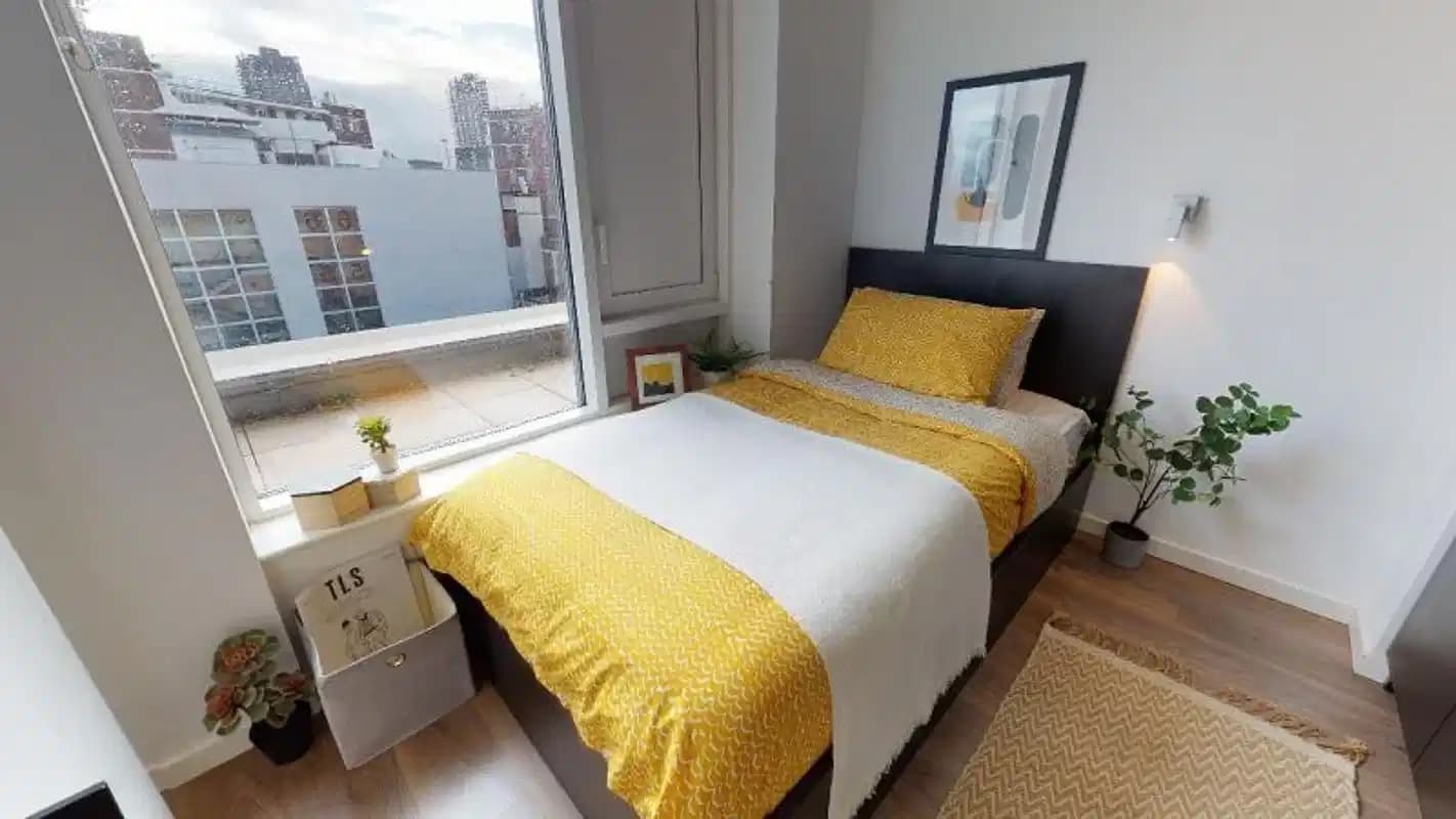 Gold En Suite