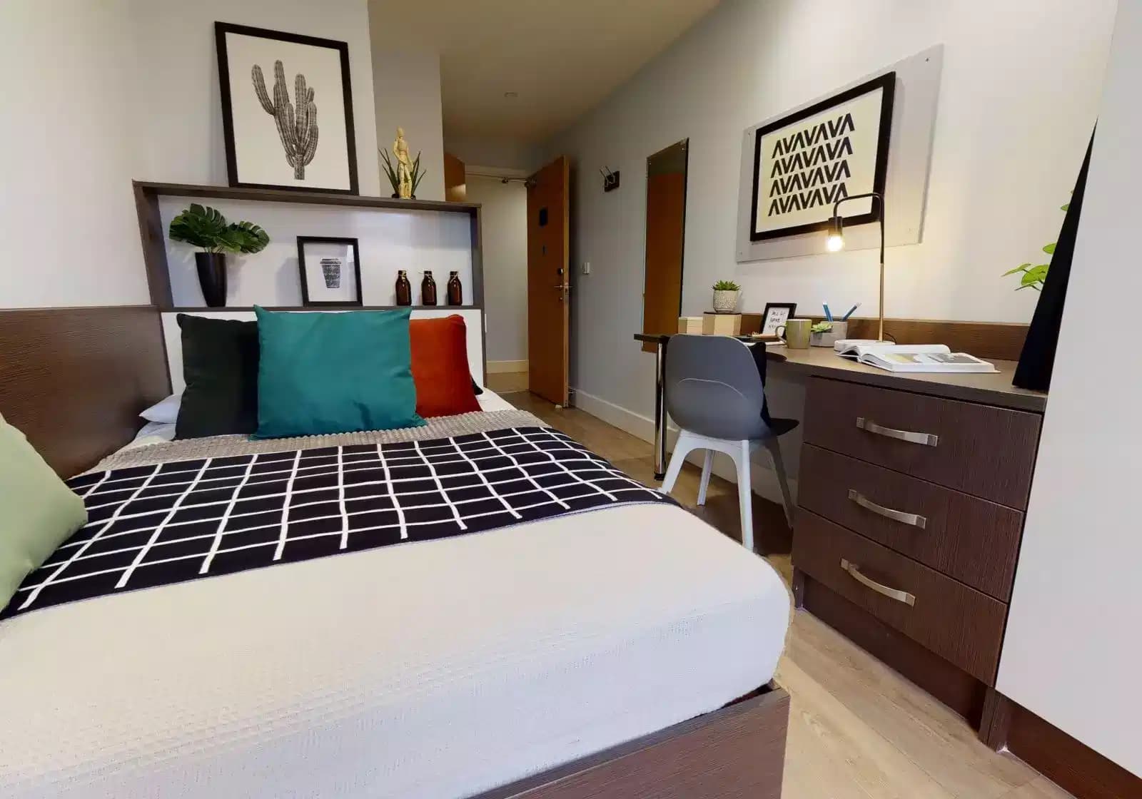 Silver En Suite Plus