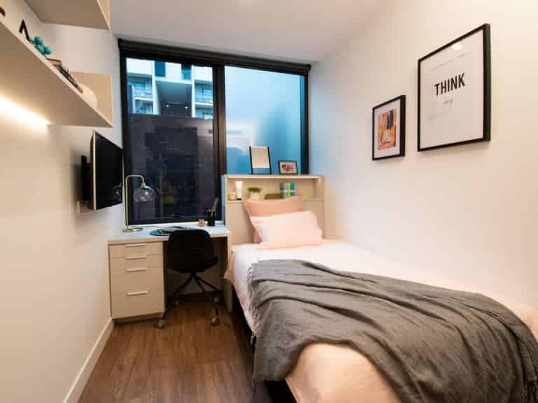 6 Bed Townhouse