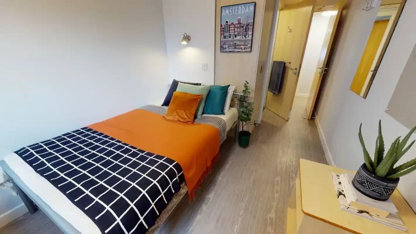 Silver En Suite
