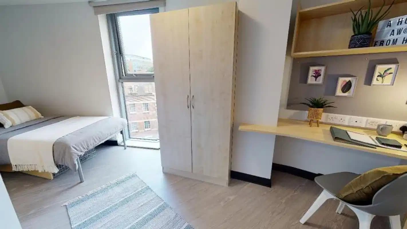 Bronze En Suite