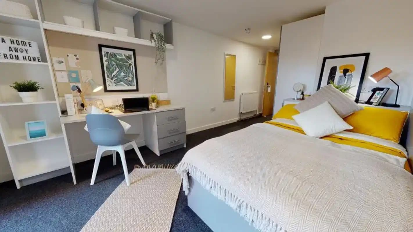 Gold En Suite