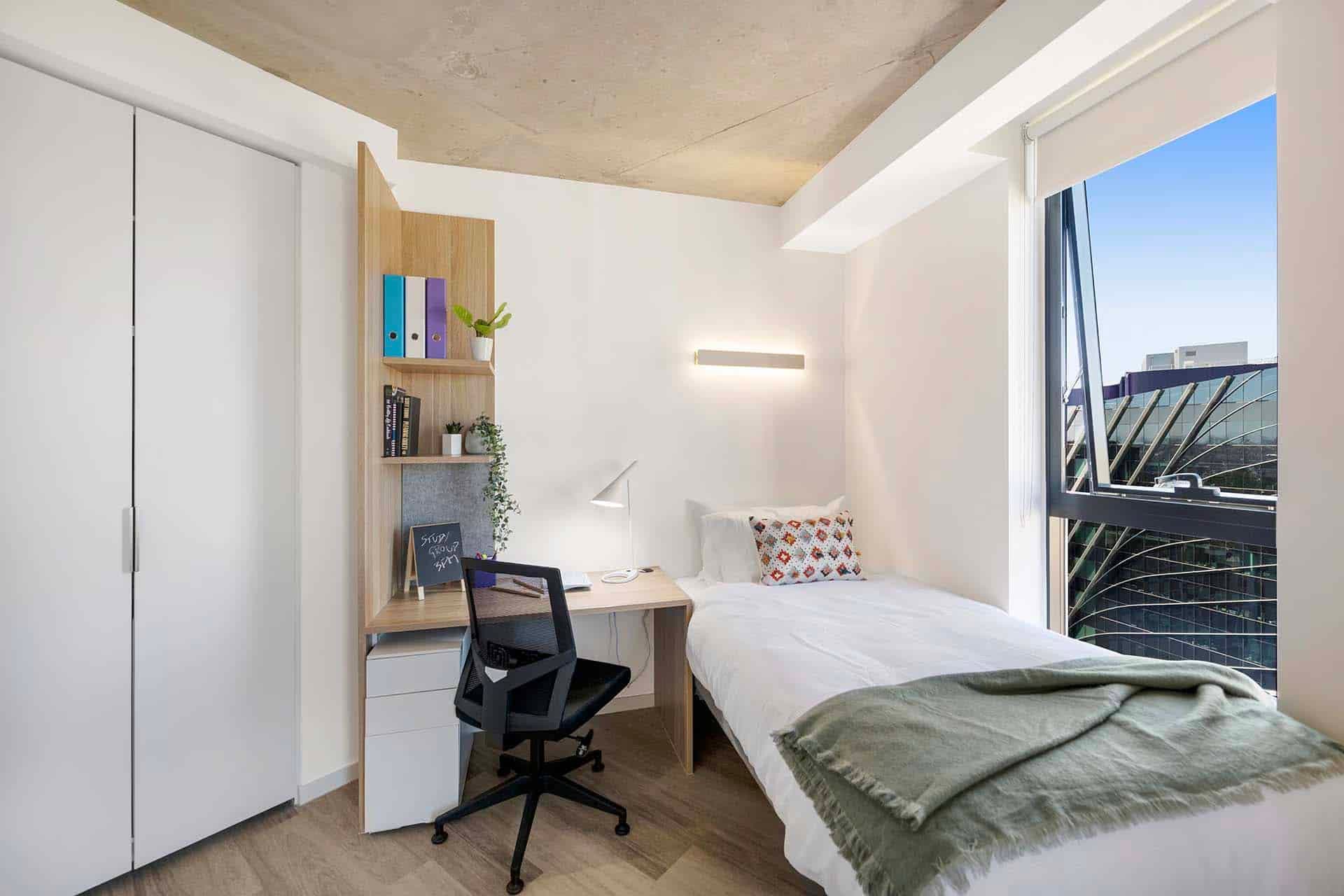 Signature Plus Twin Apartment, King Single Bed