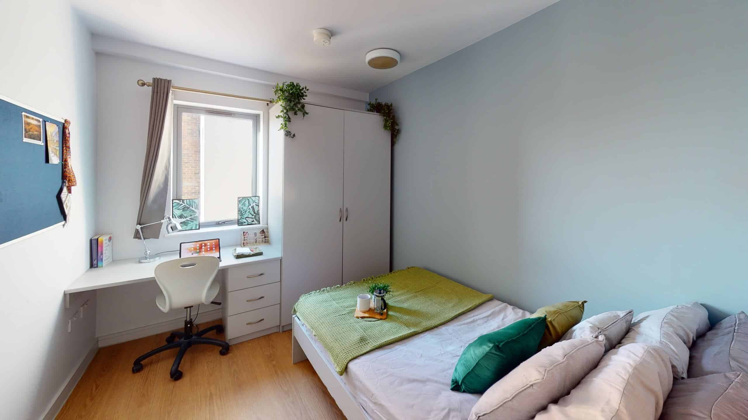 3 - 7 Bed Cluster Ensuite