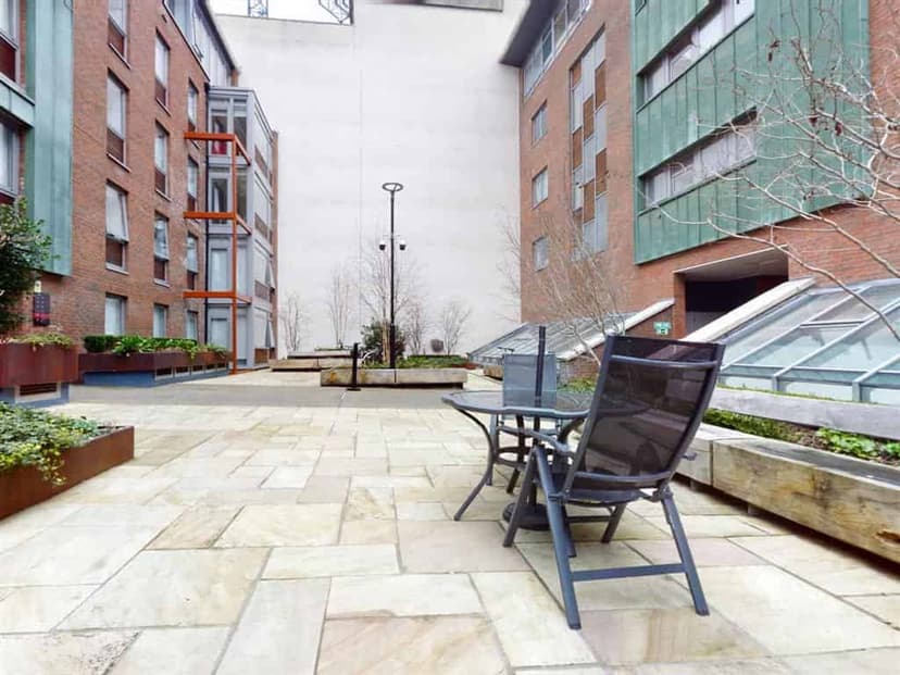 Árasáin P&V, Dublin image 16