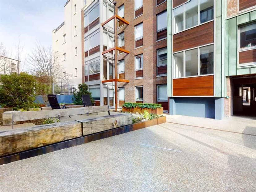 Árasáin P&V, Dublin image 17