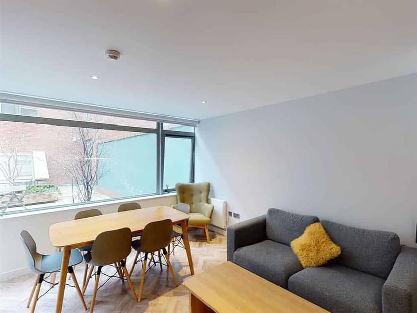 Árasáin P&V, Dublin image 23