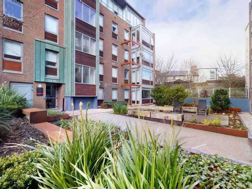 Árasáin P&V, Dublin image 18