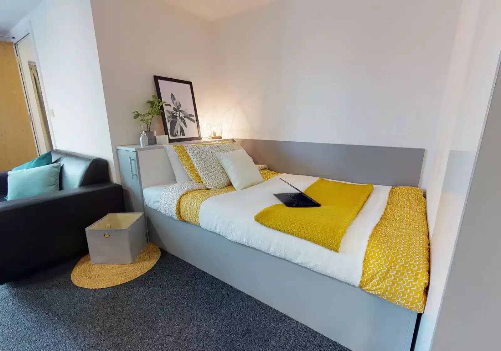 2 Bed Apartment Upper Flr