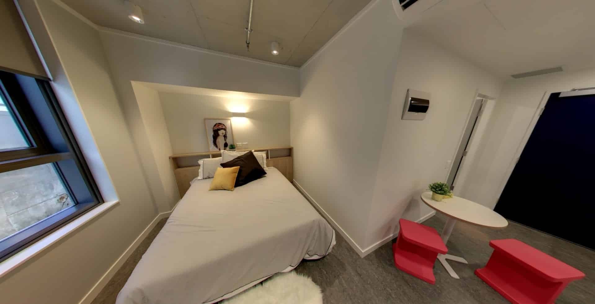 Queen/Adaptable Studio