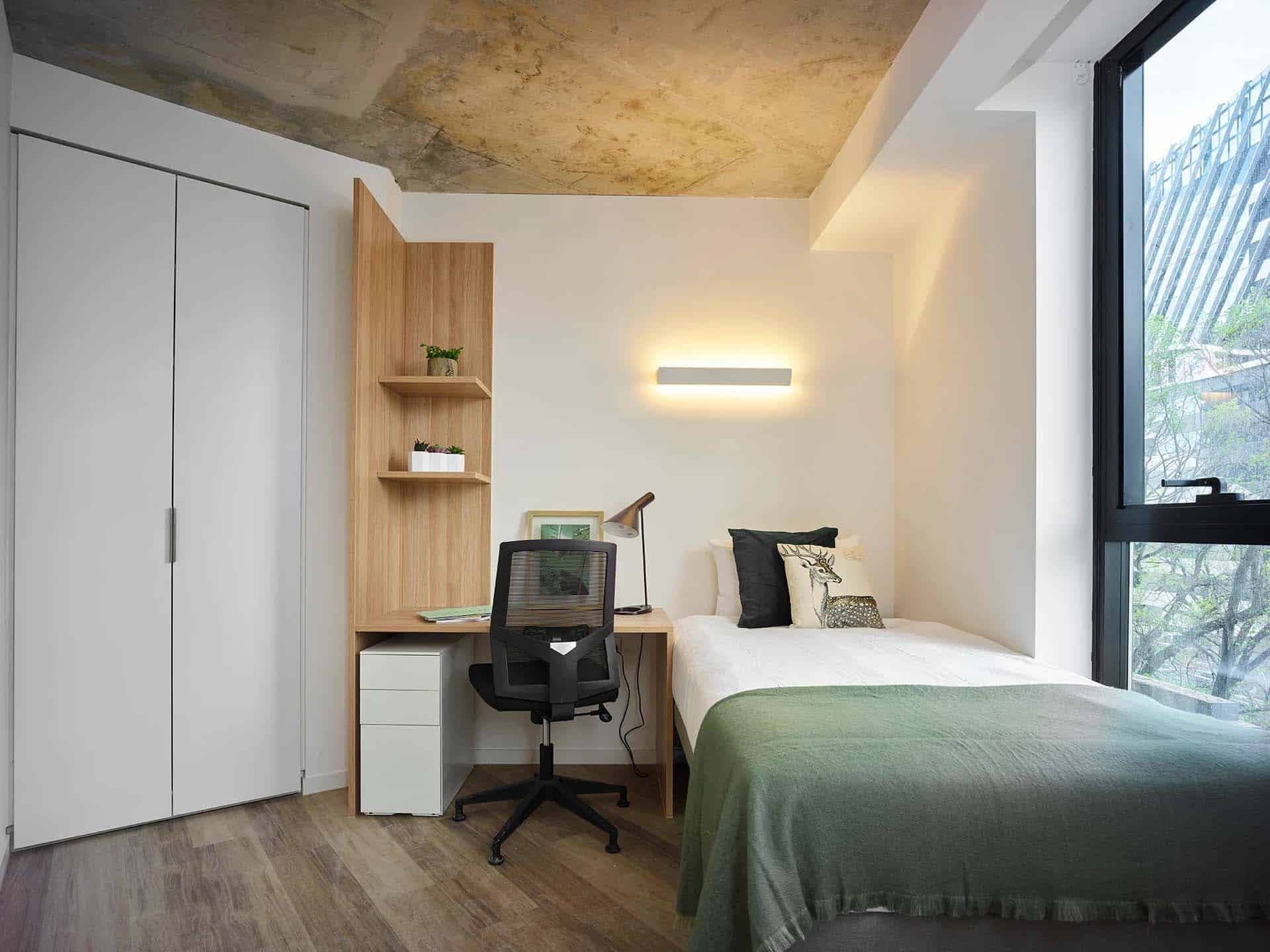 Ultra Twin Apartment, King Single Bed