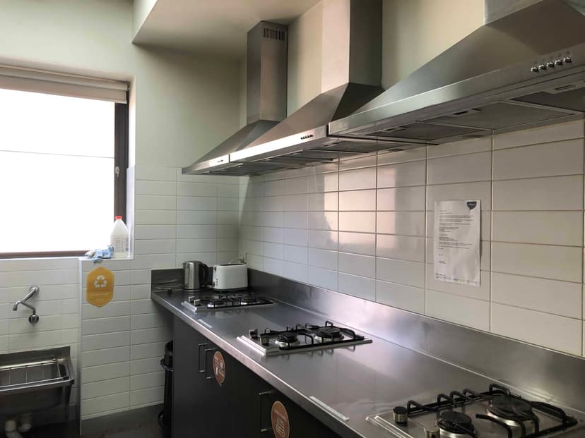 Carric House, Melbourne image 8