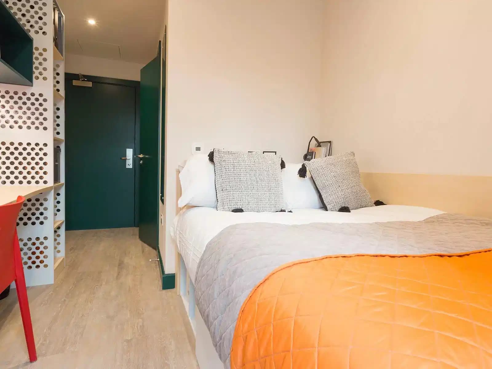 Gold En Suite