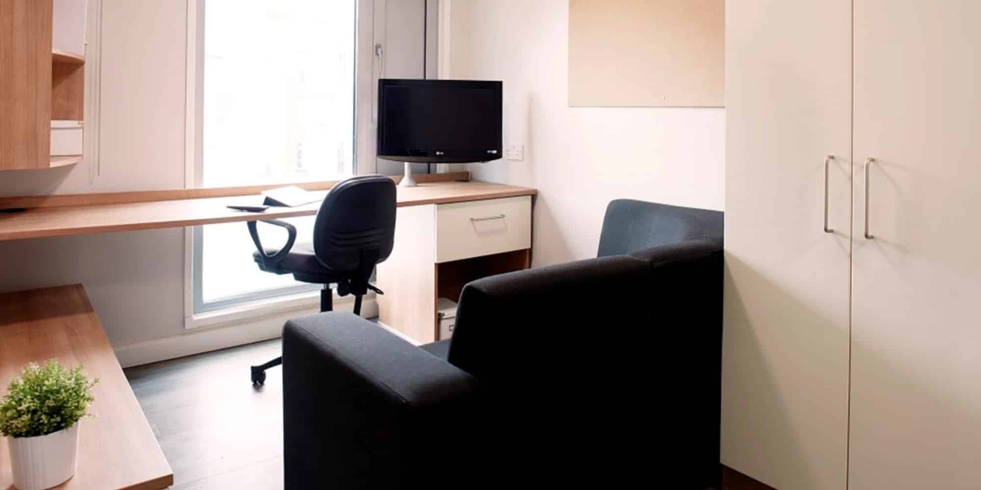 Bronze 1 Bed Apartment Private Mid Level