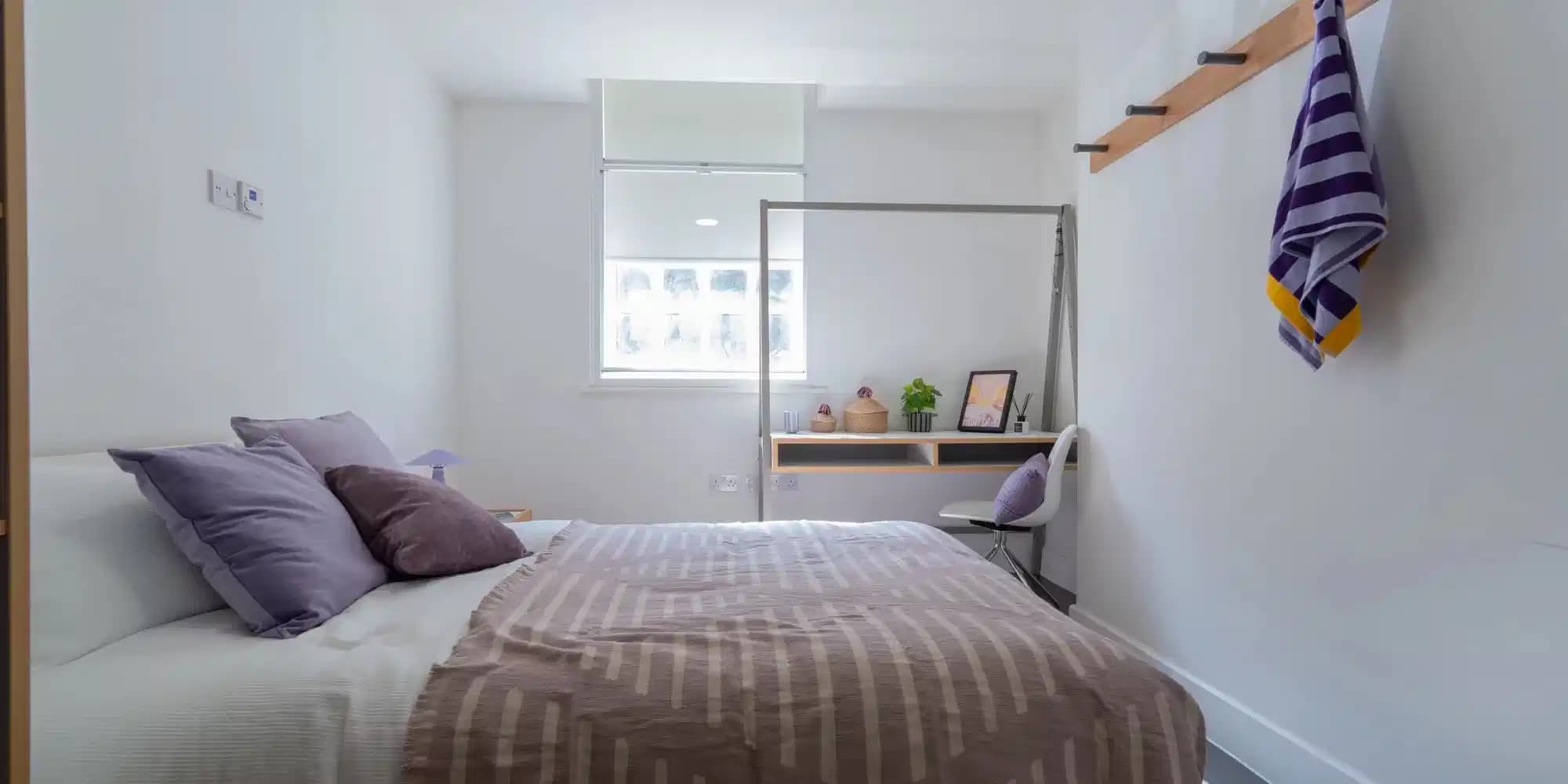  Bedroom Silver Shared Mid  Level