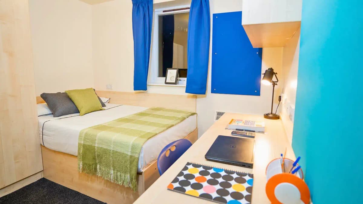 Queen's Hospital Close, Birmingham