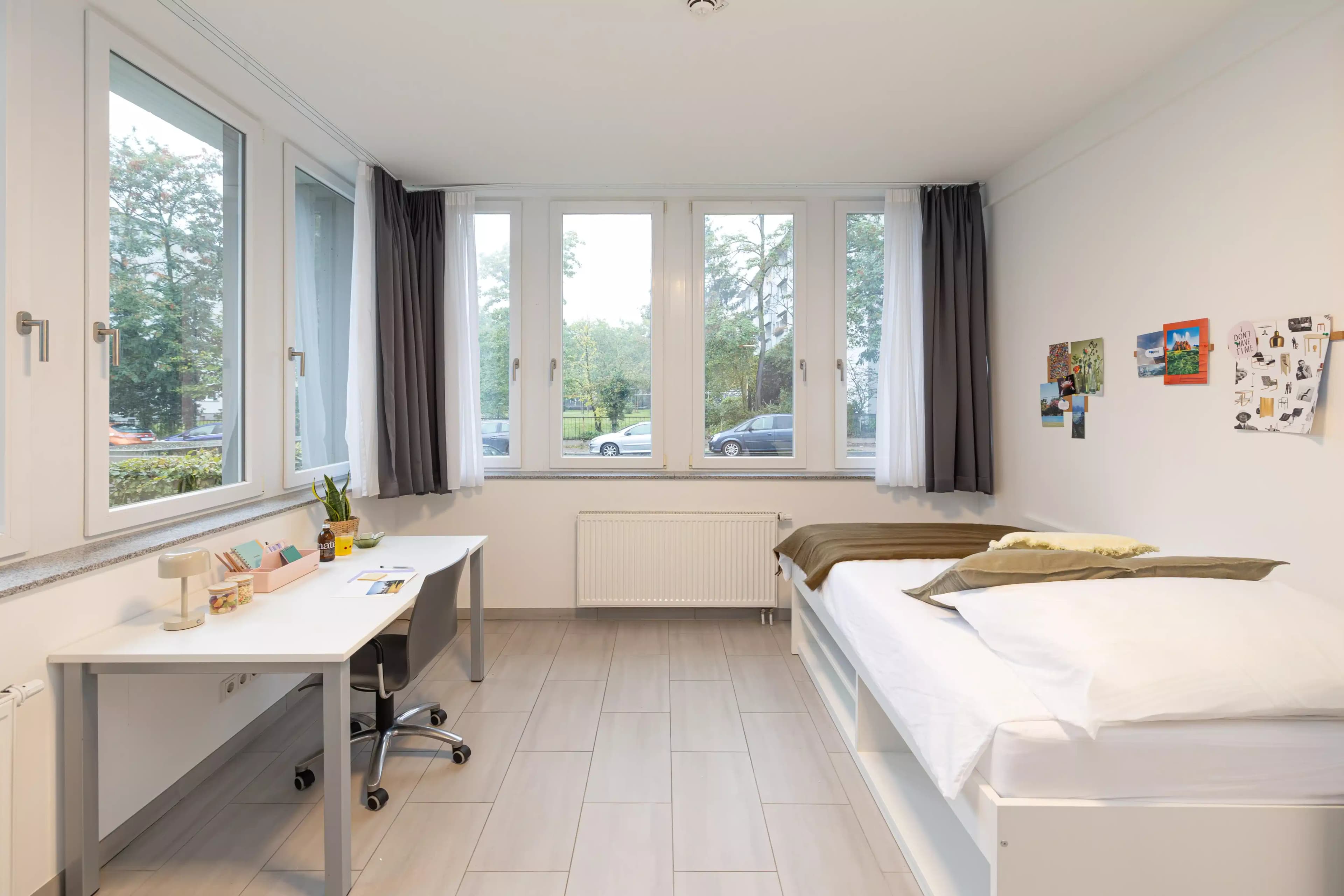 Large Gold Studio (26 sqm)