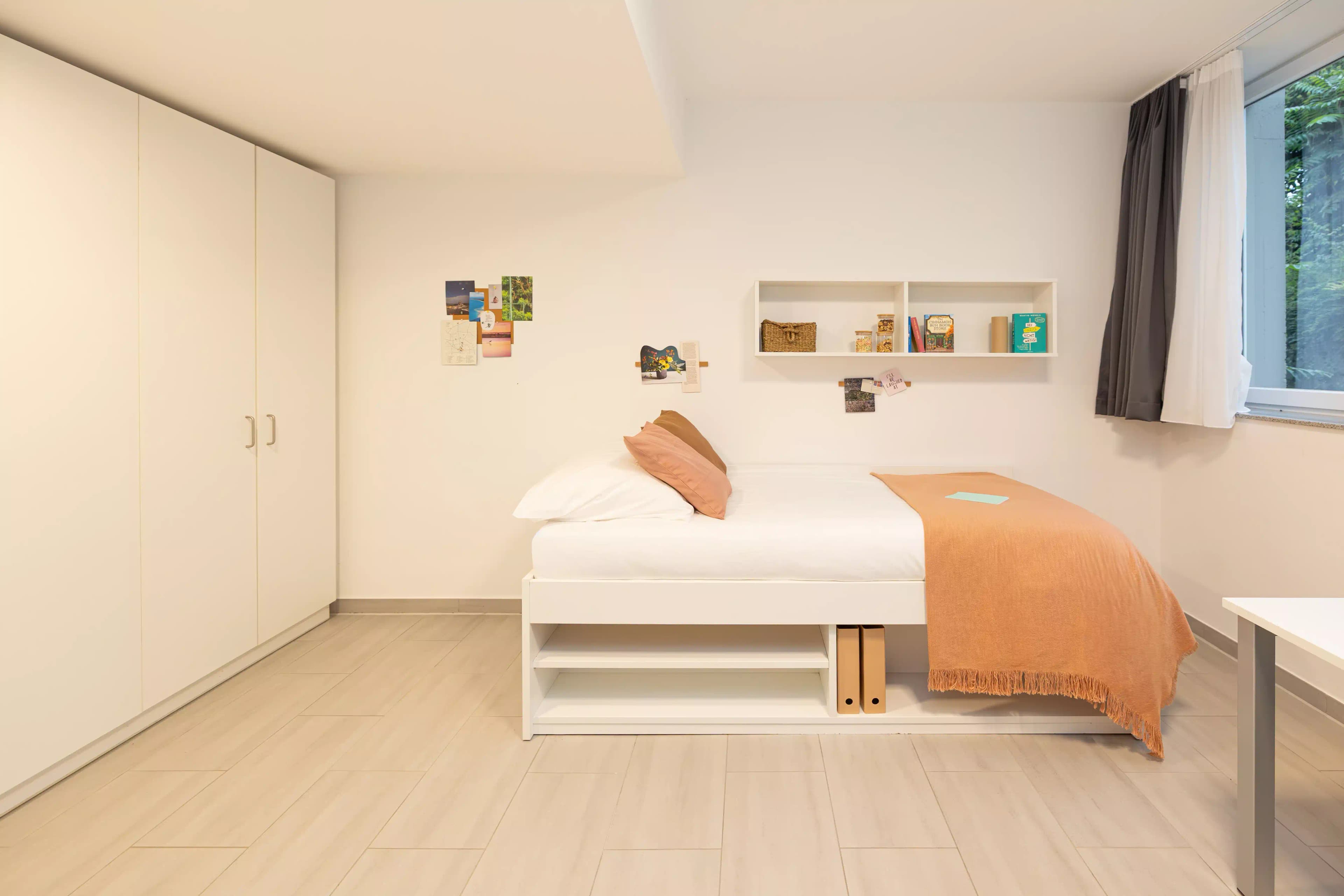 Medium Bronze Studio (22 sqm)