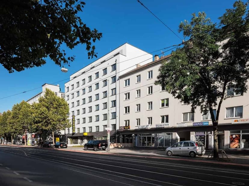 Yugo Urbanum, Frankfurt view 7