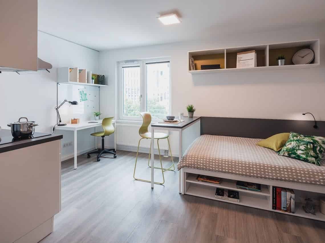 Yugo Urbanum, Frankfurt