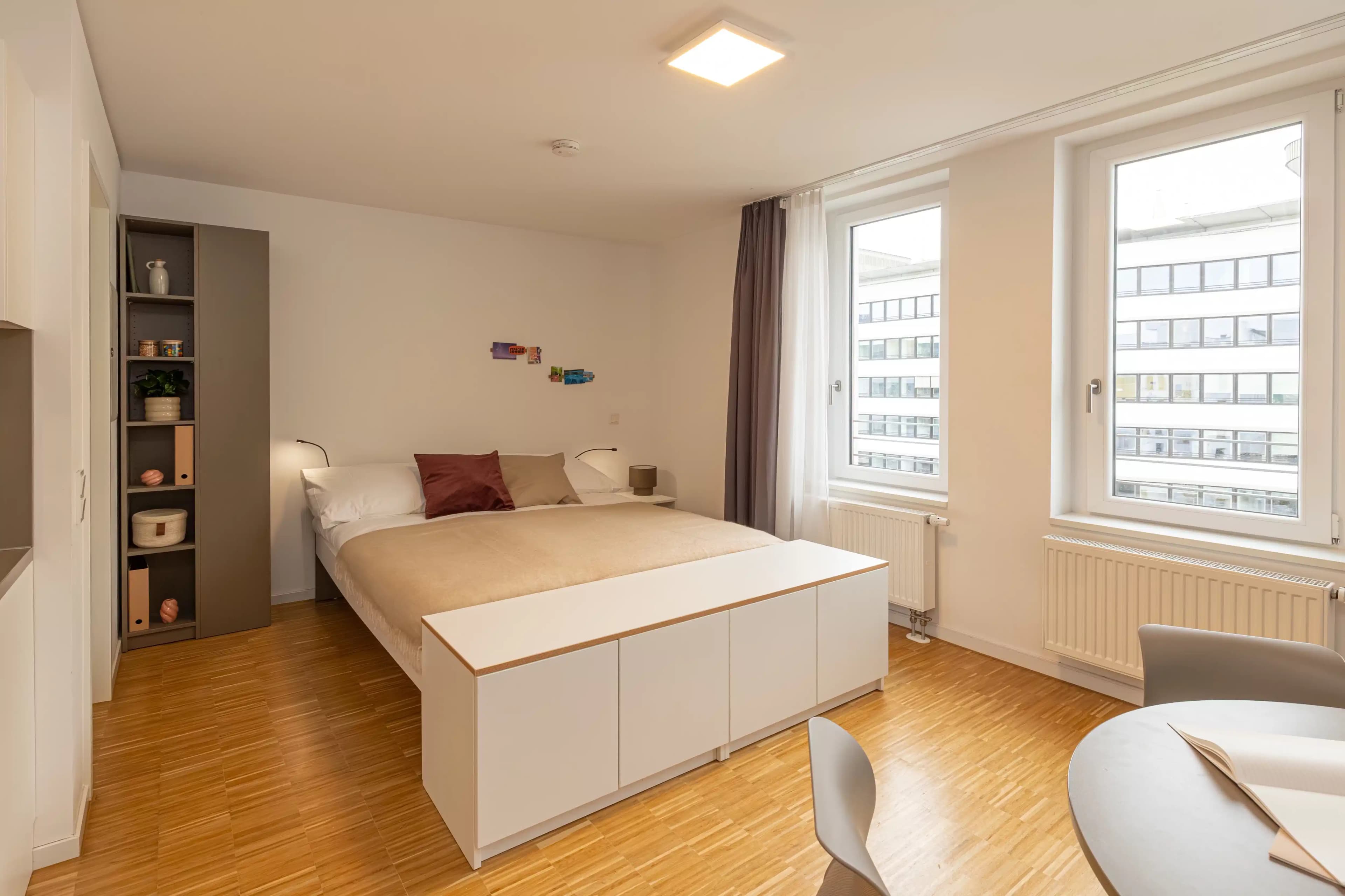 Large Platinum Studio (26 sqm)