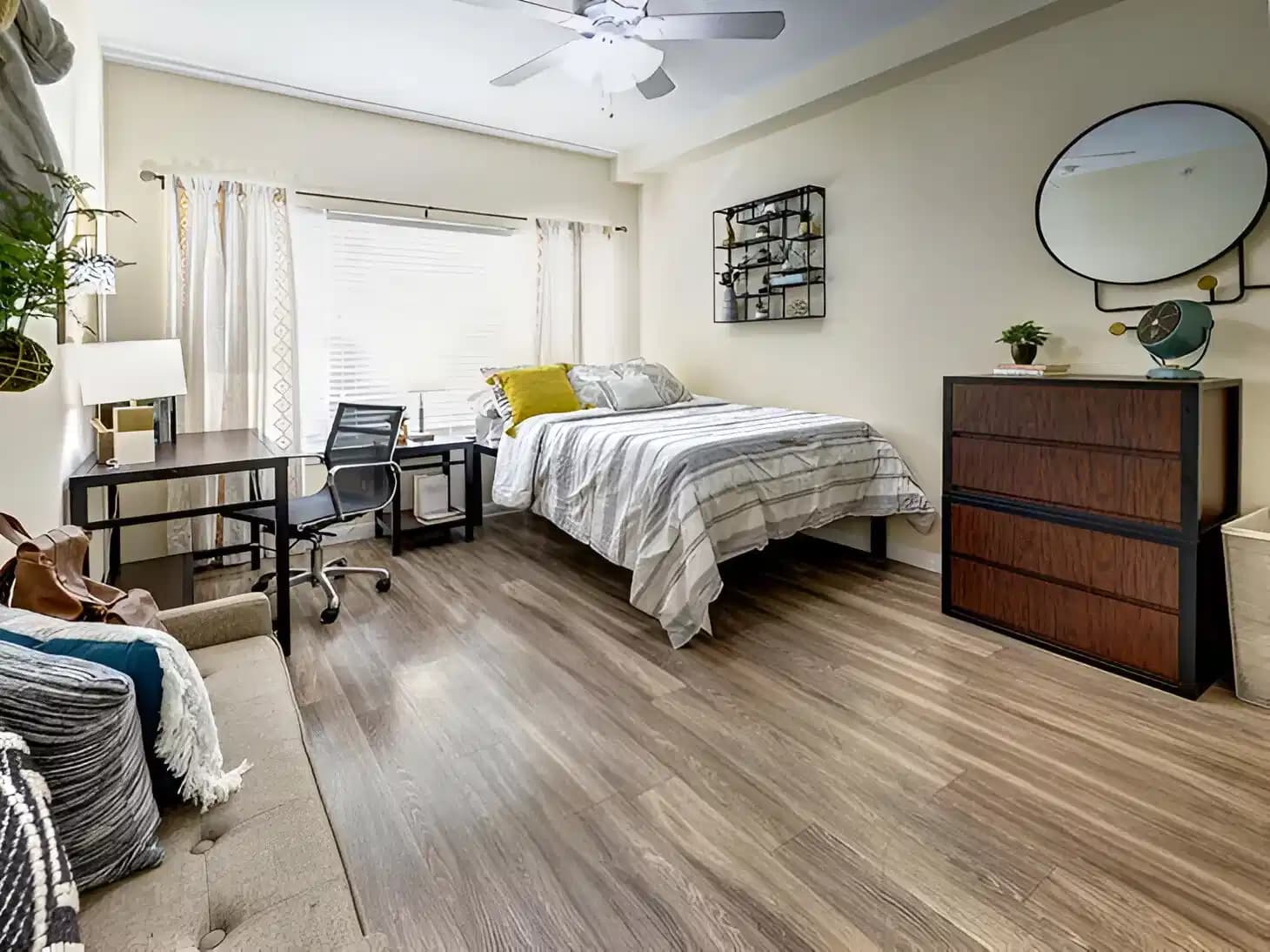 28th: 1 Bed - 1 Bath A Premium Smart