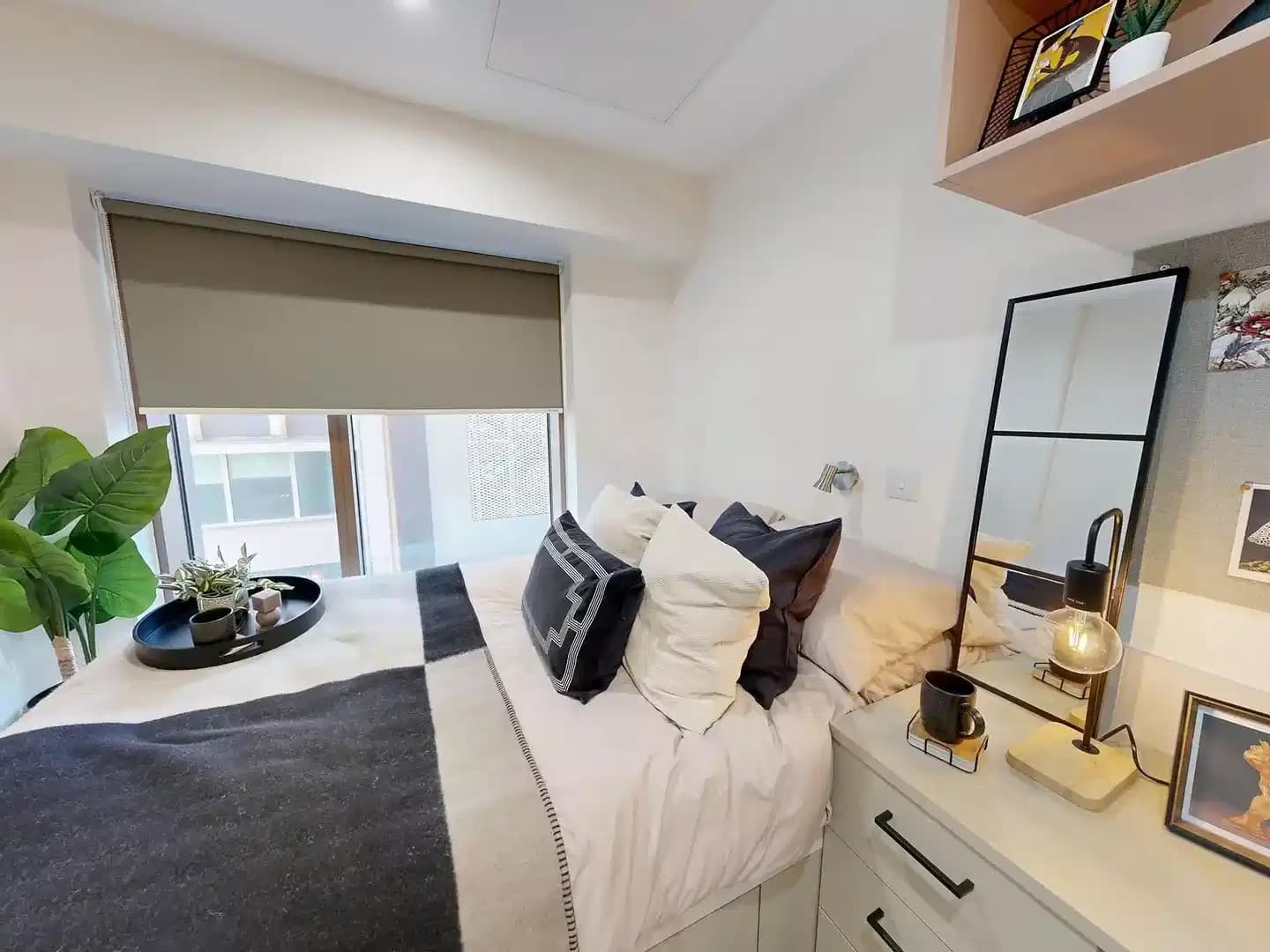 Deluxe Ensuite Plus (Floors 1-9)