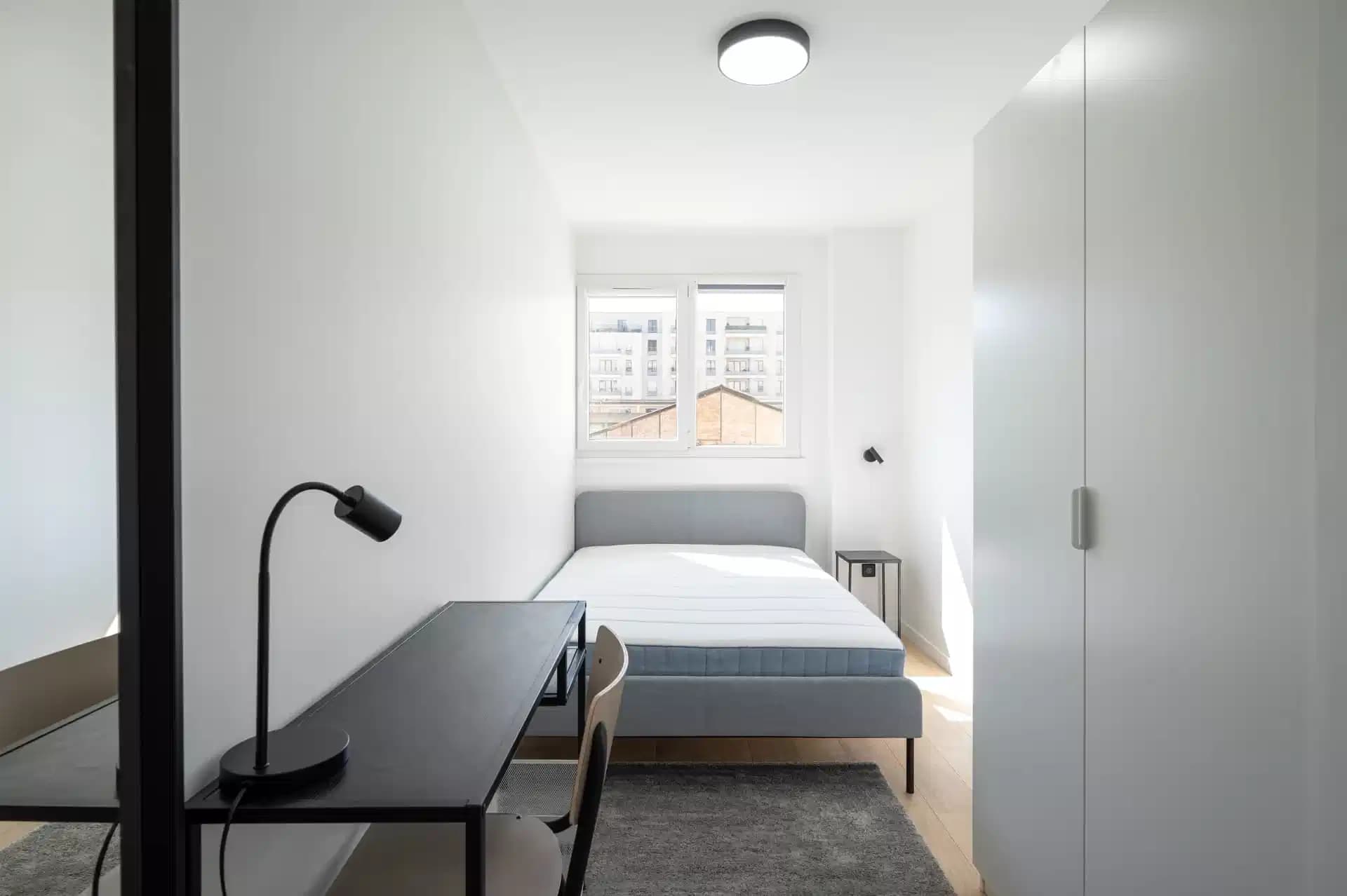 Private Room In 3 Bed Apartment