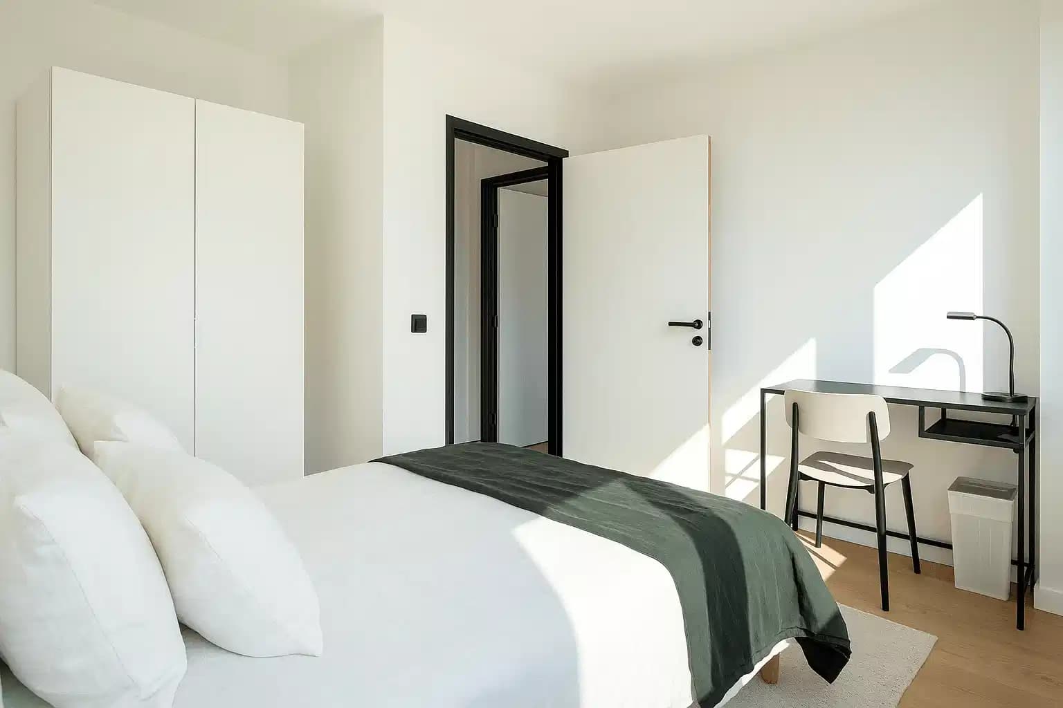 Private Room In 5 Bed Apartment