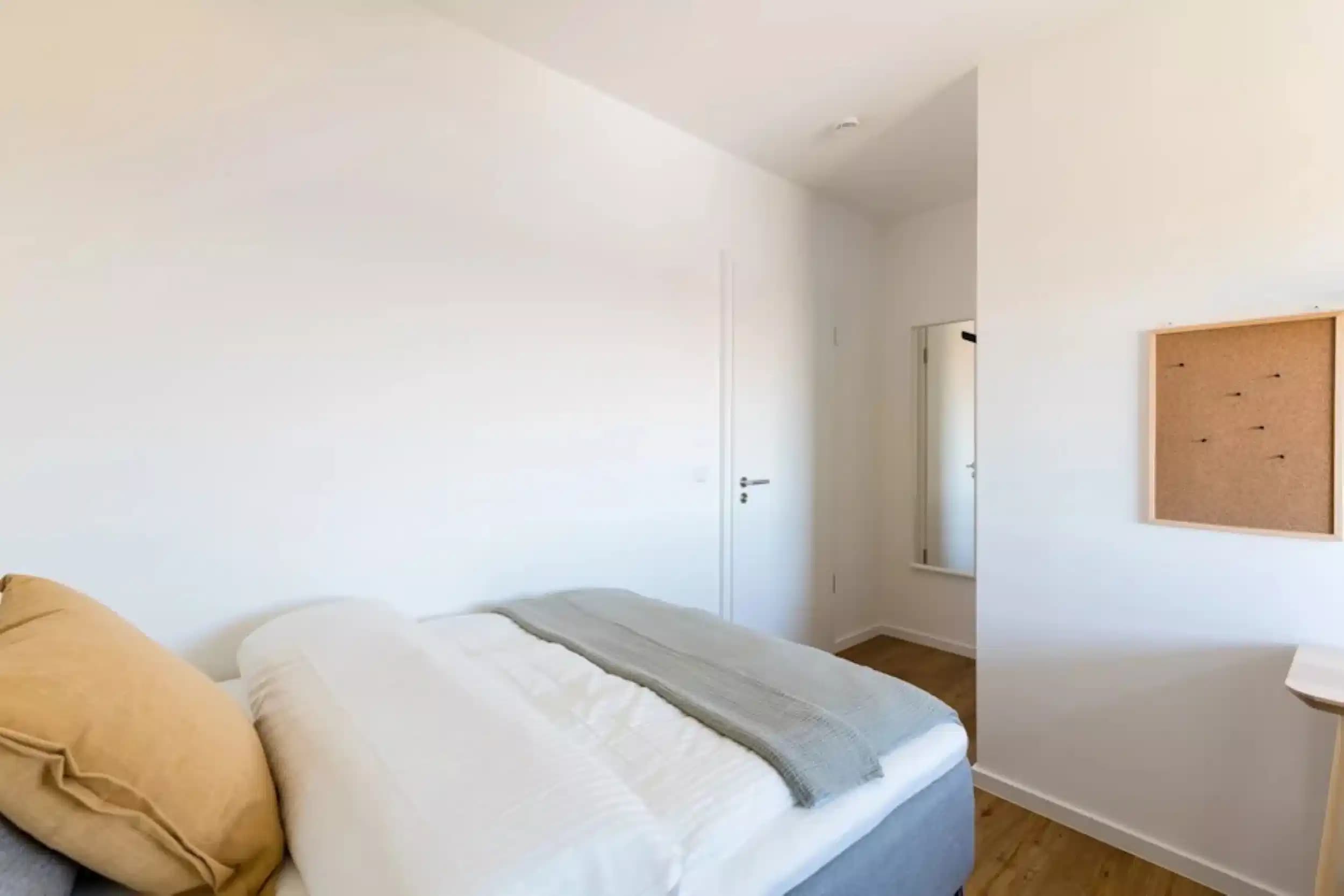 Room in A 6 Bedroom 2 Bathroom | Mighty