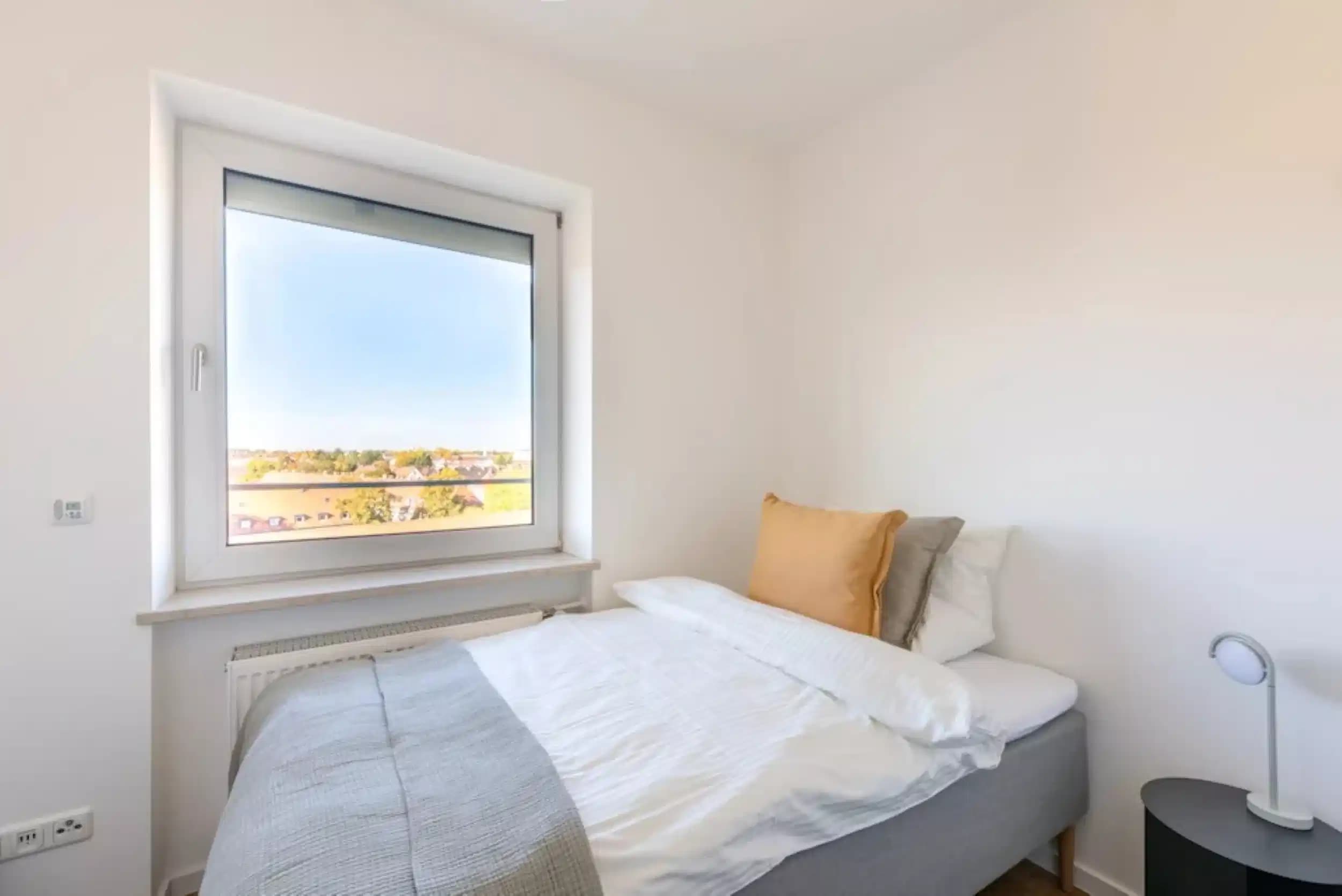 Room in A 6 Bedroom 2 Bathroom | Standard