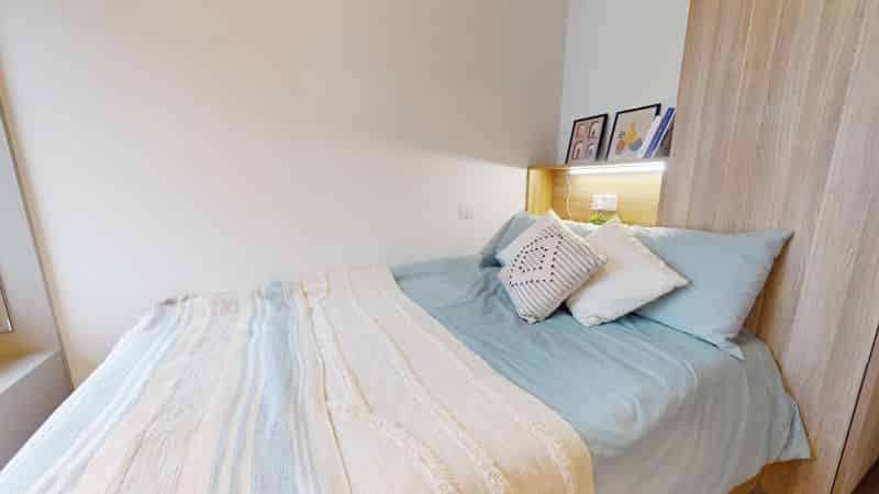 Bronze En Suite
