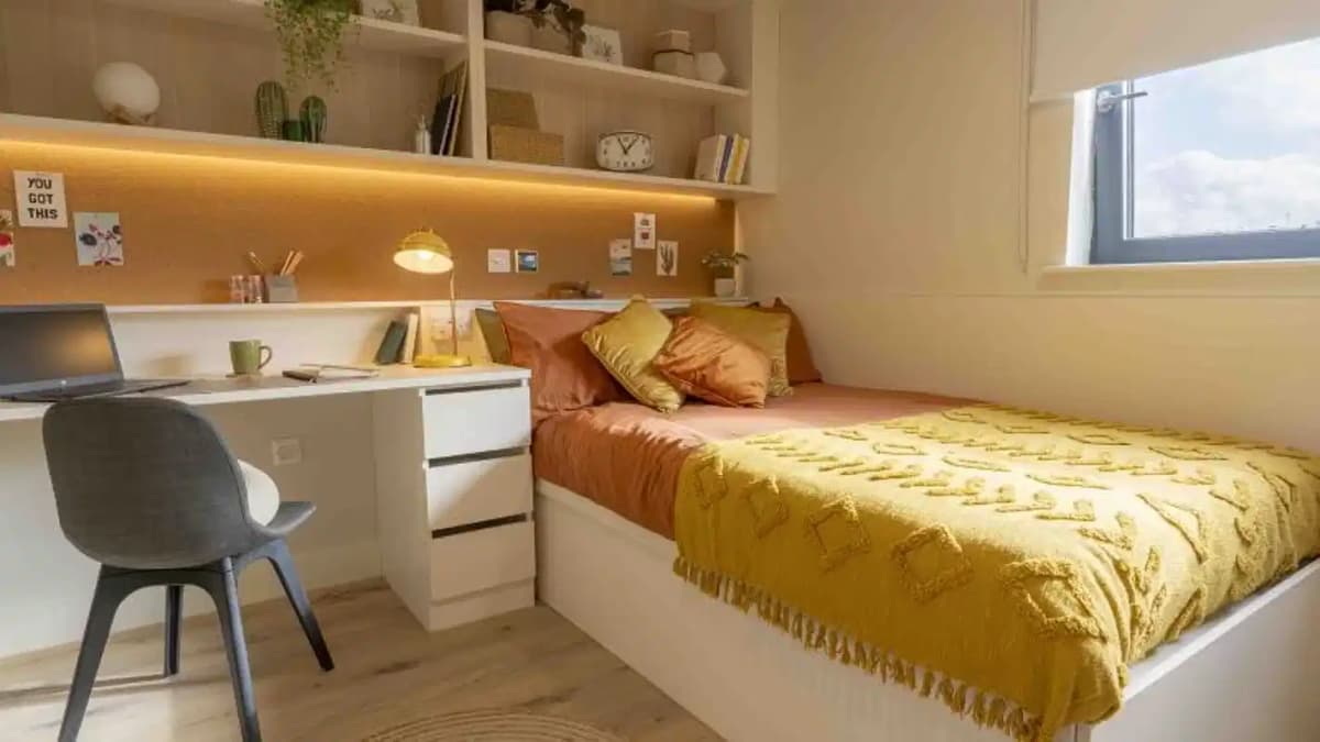 iQ Haywood House, London